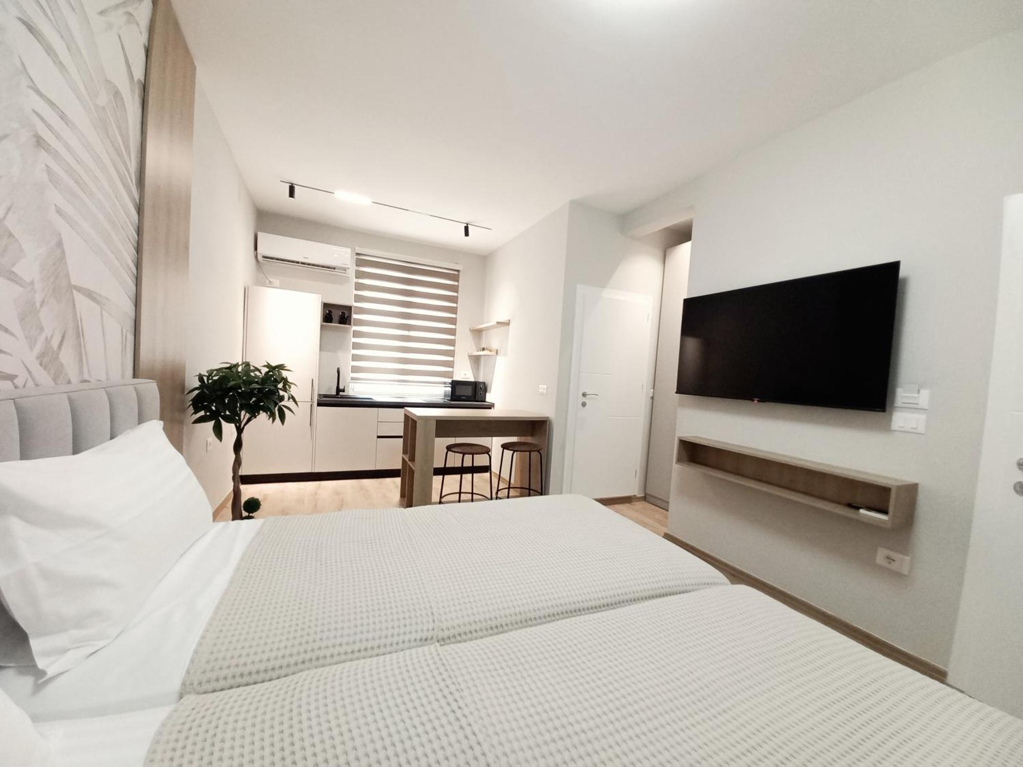 Goat Apartments Тирана Экстерьер фото